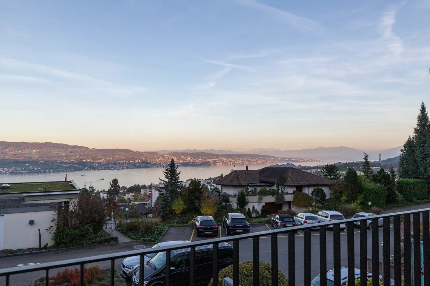 Bijou moderne avec vue sur le lac - Maison de ville 3.5 pièces - Photo 2 sur 9