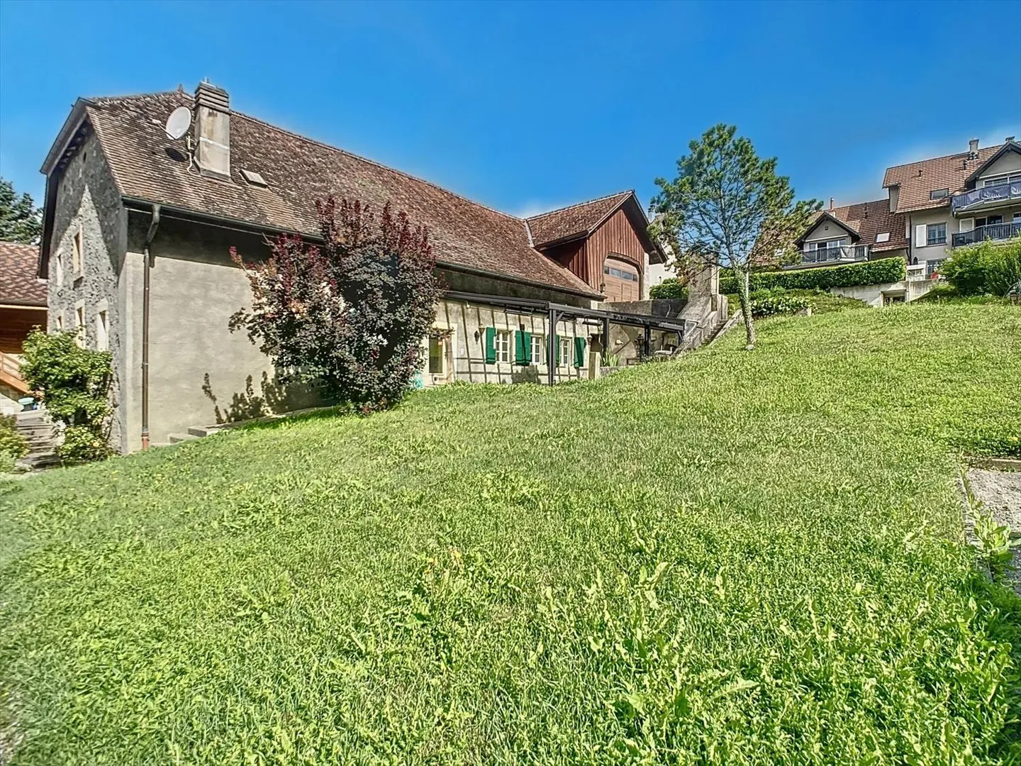 Casa affascinante in posizione tranquilla con giardino - Foto 3 di 8