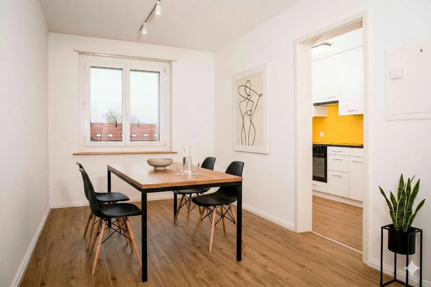 Move in and feel good: Apartment with large balcony - Photo 3 of 8