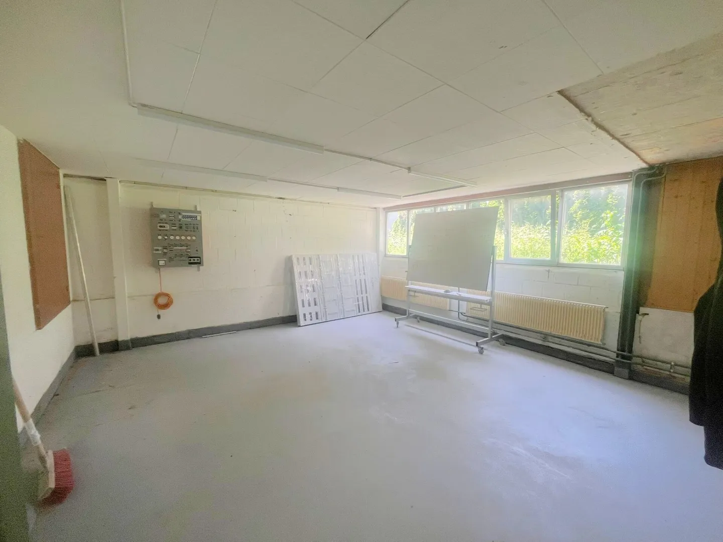 Magazzino attraente in una posizione ideale! - Foto 3 di 7
