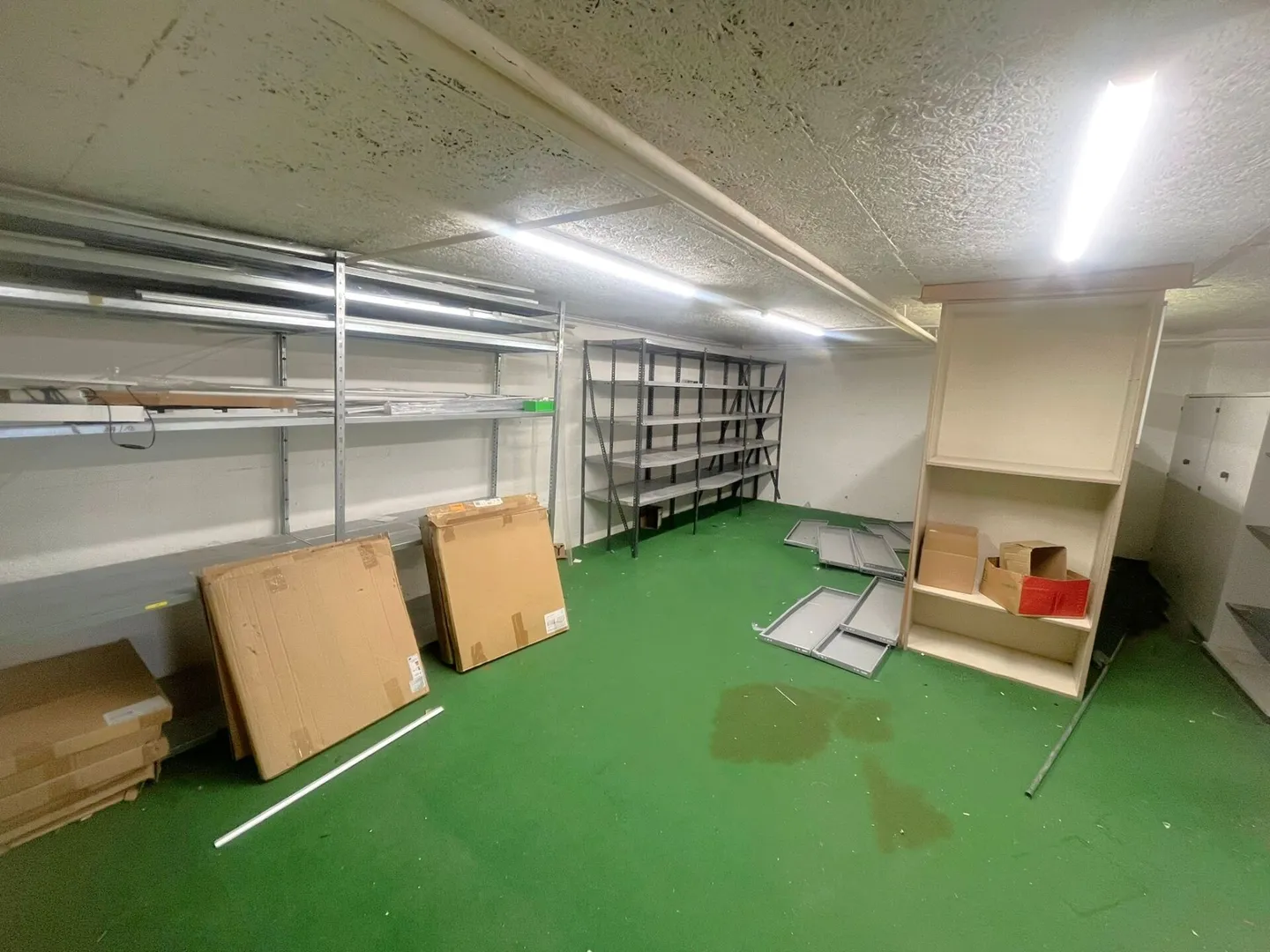 Magazzino attraente in una posizione ideale! - Foto 4 di 7