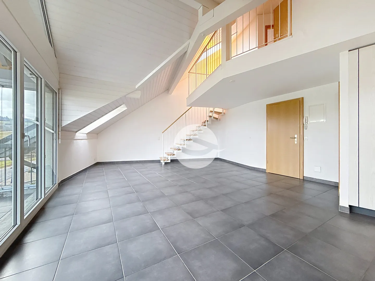 Duplex im Dachgeschoss - 2 Schlafzimmer - Foto 7 von 12