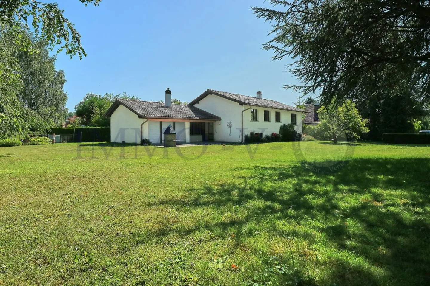 Spacious Villa with Idyllic Garden - Photo 1 of 11