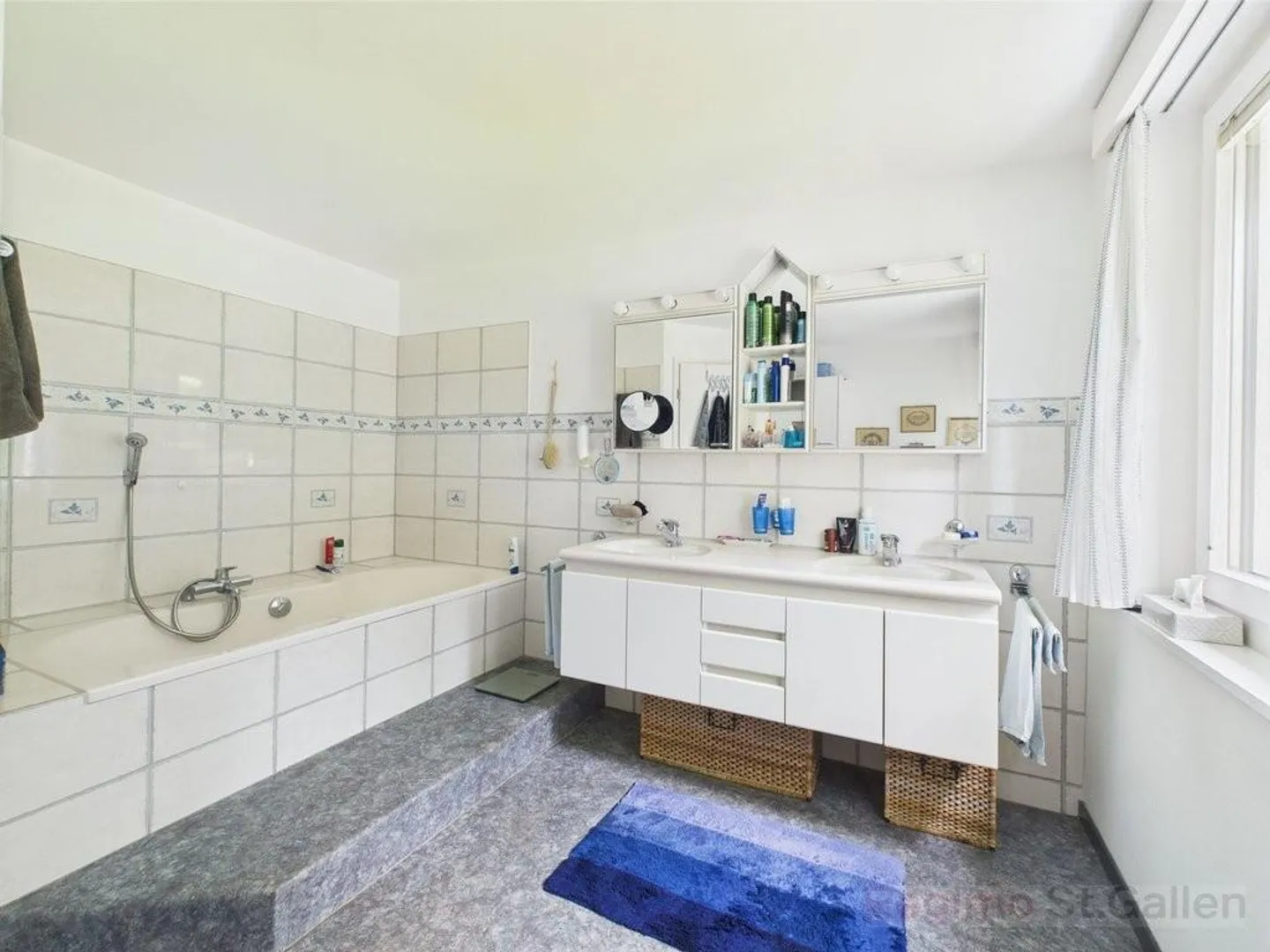 Casa unifamiliare con piscina e molto spazio esterno - Foto 4 di 10