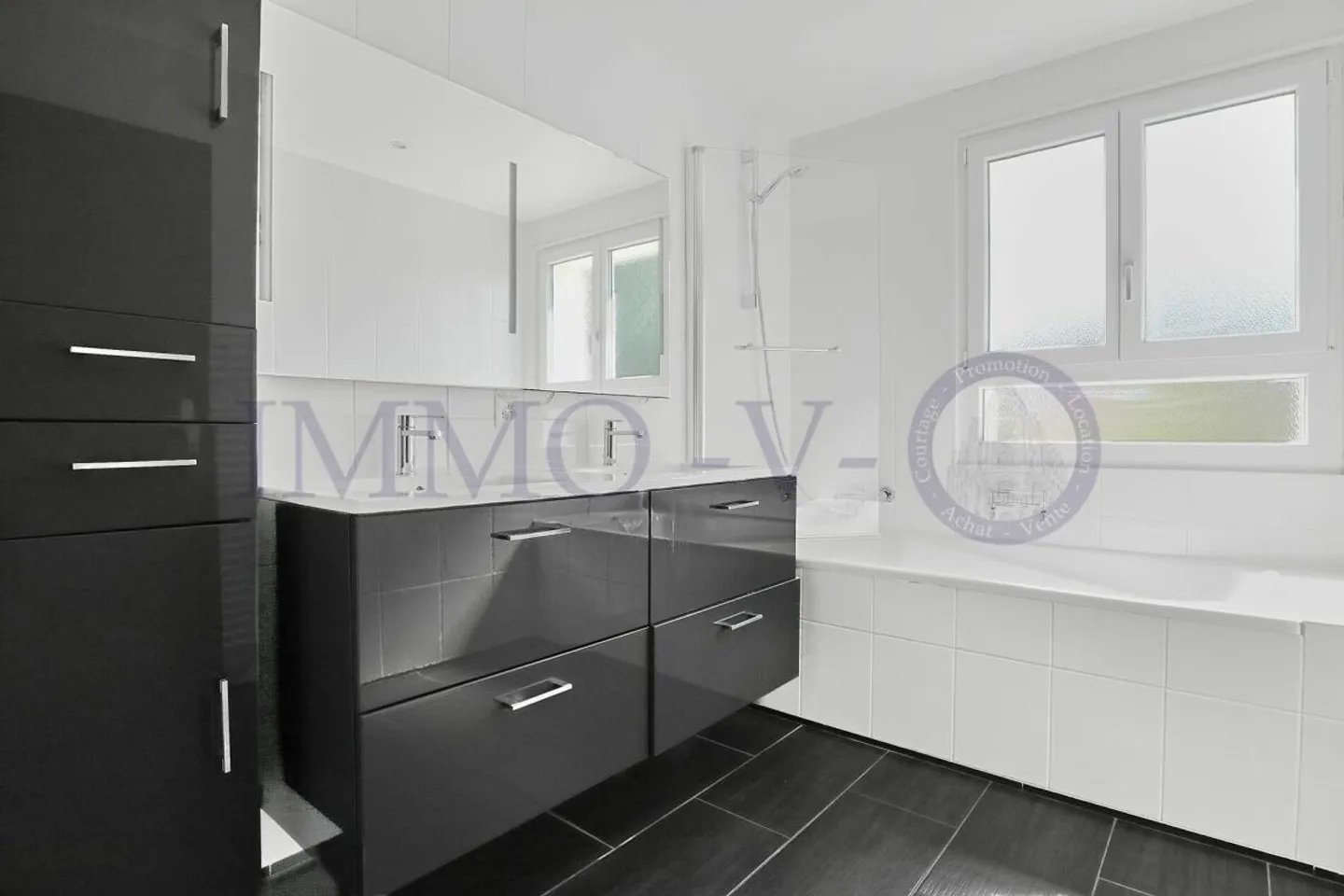 Spacious Villa with Idyllic Garden - Photo 11 of 11
