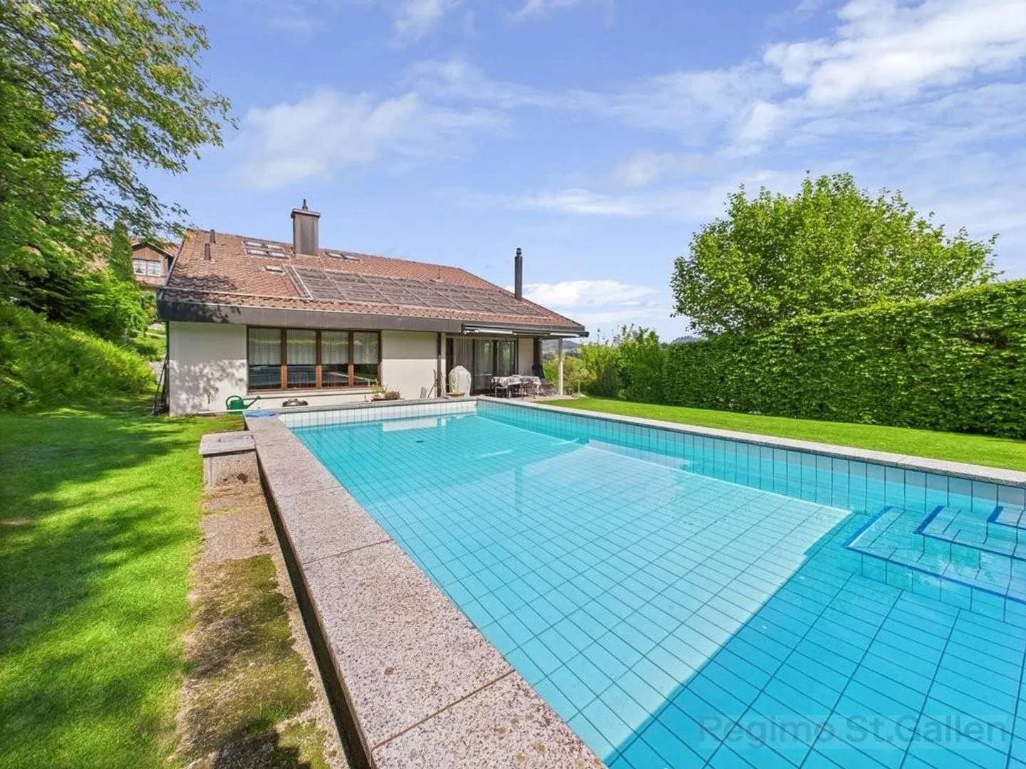 Casa unifamiliare con piscina e molto spazio esterno - Foto 8 di 10