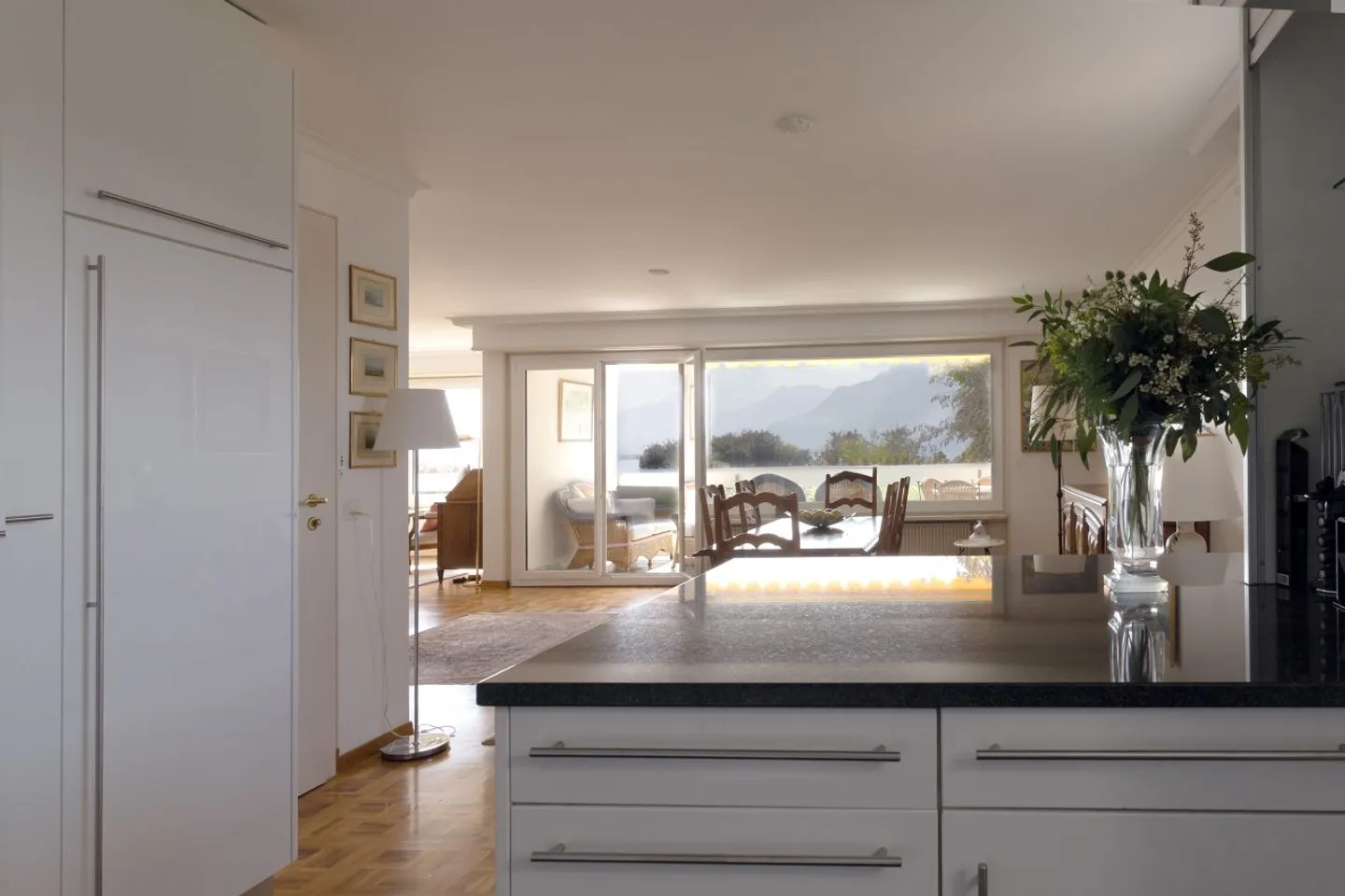 À louer - Bel appartement meublé de 4.5 pièces avec vue lac à La Tour-de-Peilz ( - Photo 3 sur 13