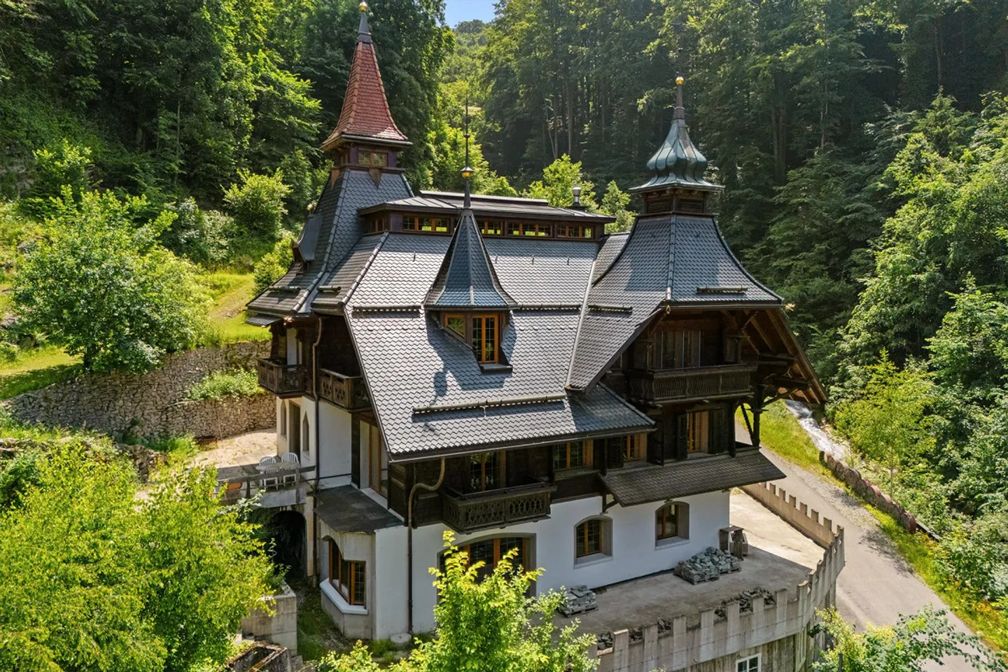 Historical Villa Newly Created - Exclusivity Meets Space - Photo 5 of 7