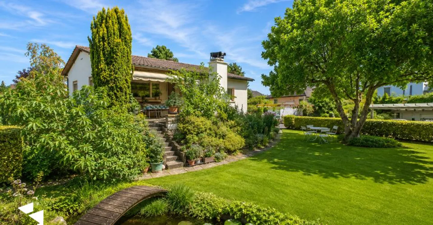 Charmantes Familienhaus mit Garten - Foto 1 von 12