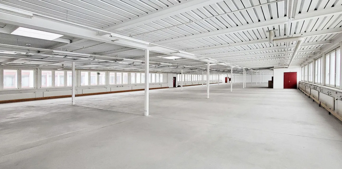 Logistikflächen in Uznach - Foto 3 von 9