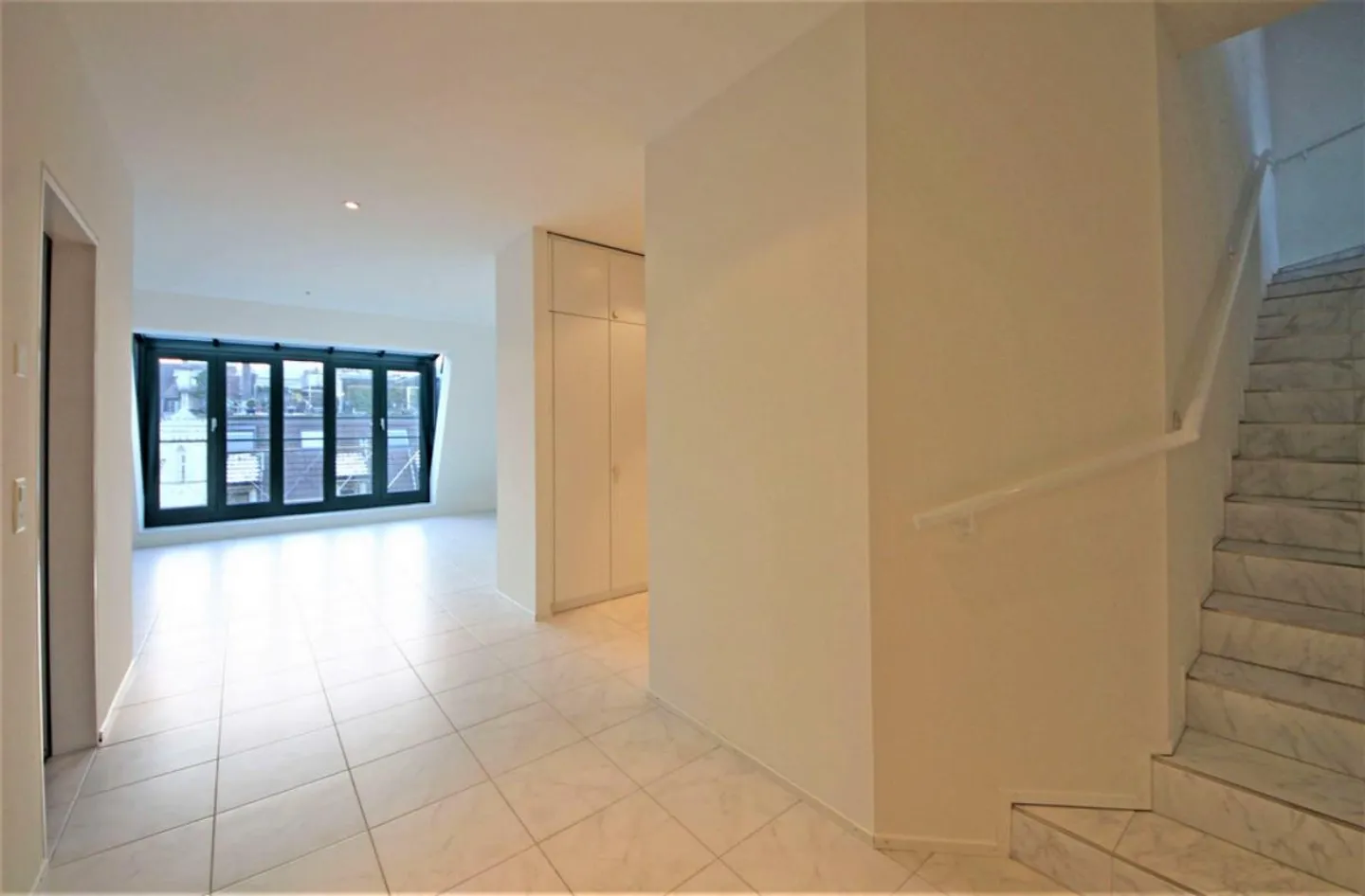 Urban Living or Stylish Office in Central Location - Photo 6 of 8