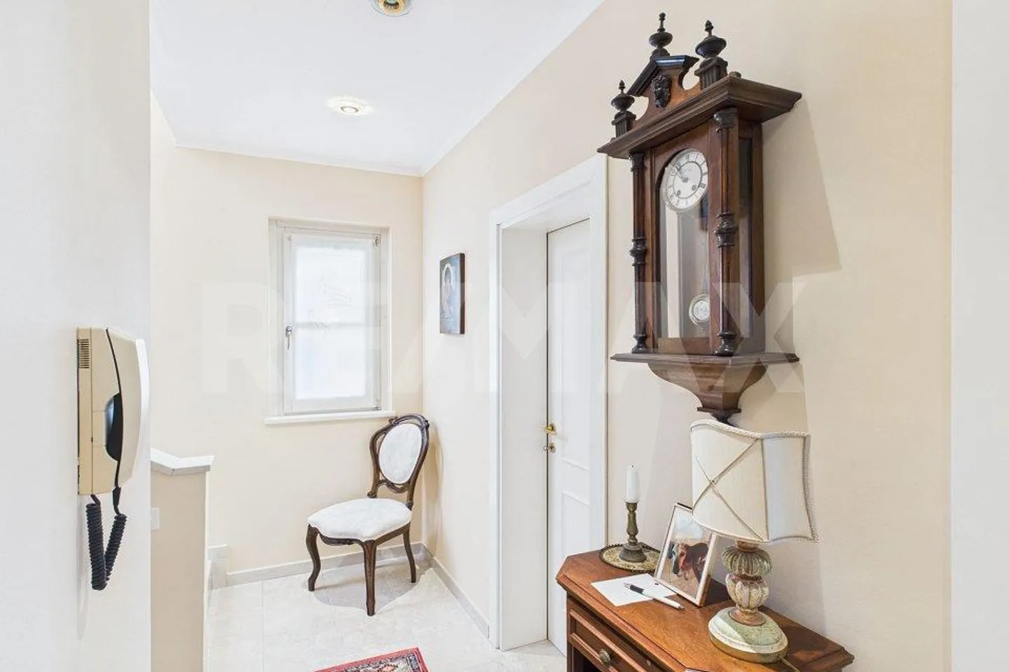 Villa Elegante con Piscina, Foresta Privata e Vista Verde - Foto 4 di 13