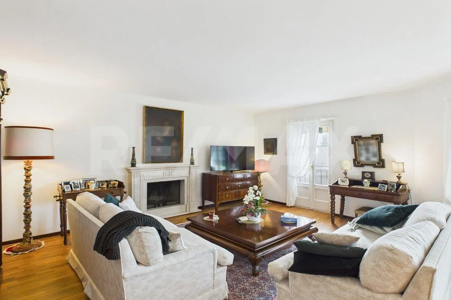 Villa Elegante con Piscina, Foresta Privata e Vista Verde - Foto 9 di 13