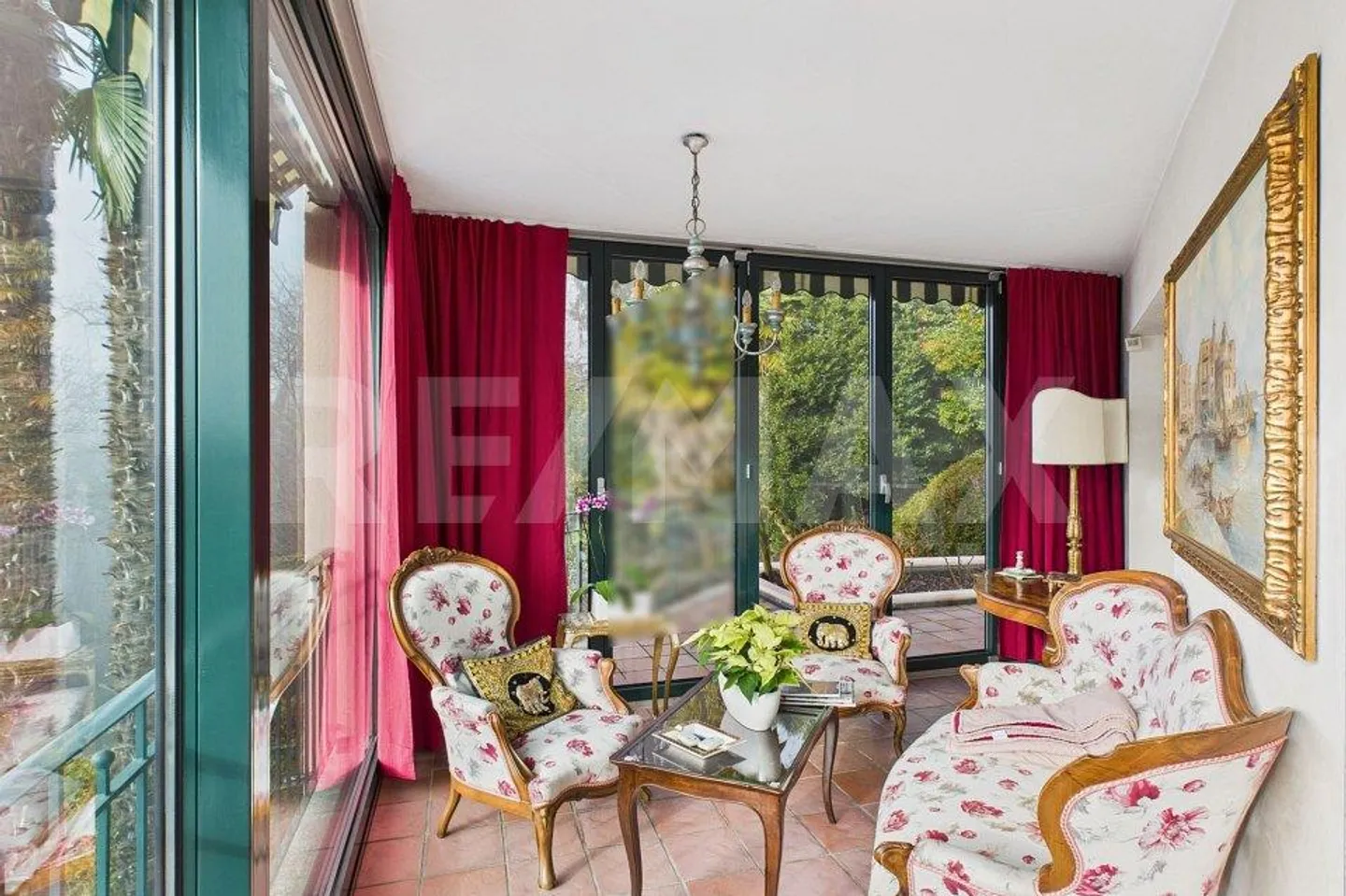 Villa Elegante con Piscina, Foresta Privata e Vista Verde - Foto 10 di 13