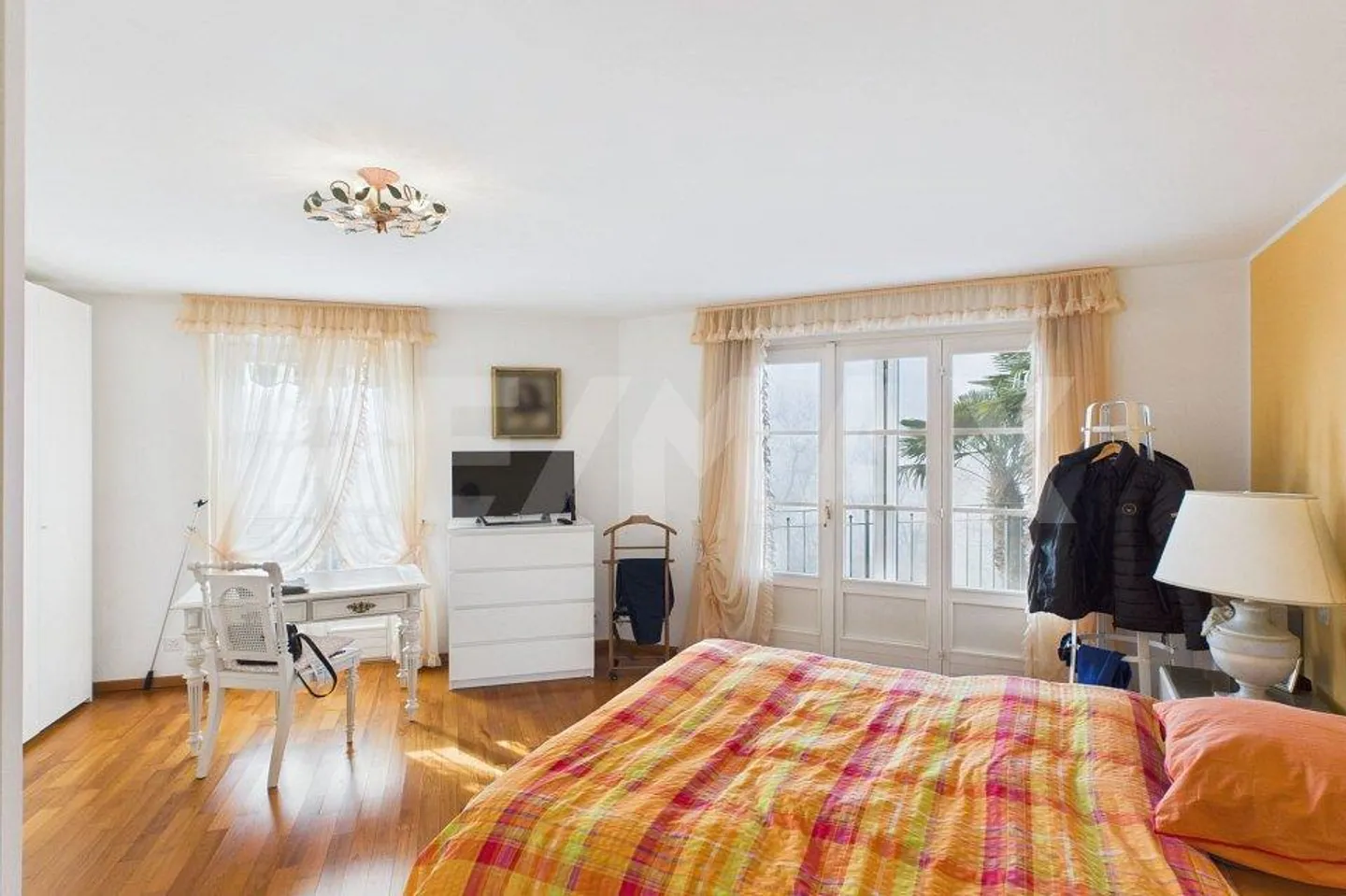 Villa Elegante con Piscina, Foresta Privata e Vista Verde - Foto 13 di 13