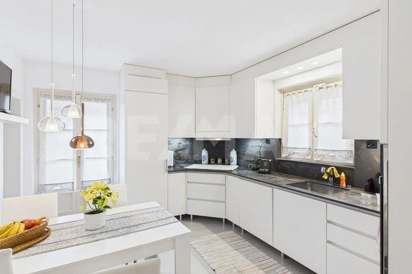 Villa Elegante con Piscina, Foresta Privata e Vista Verde - Foto 6 di 13