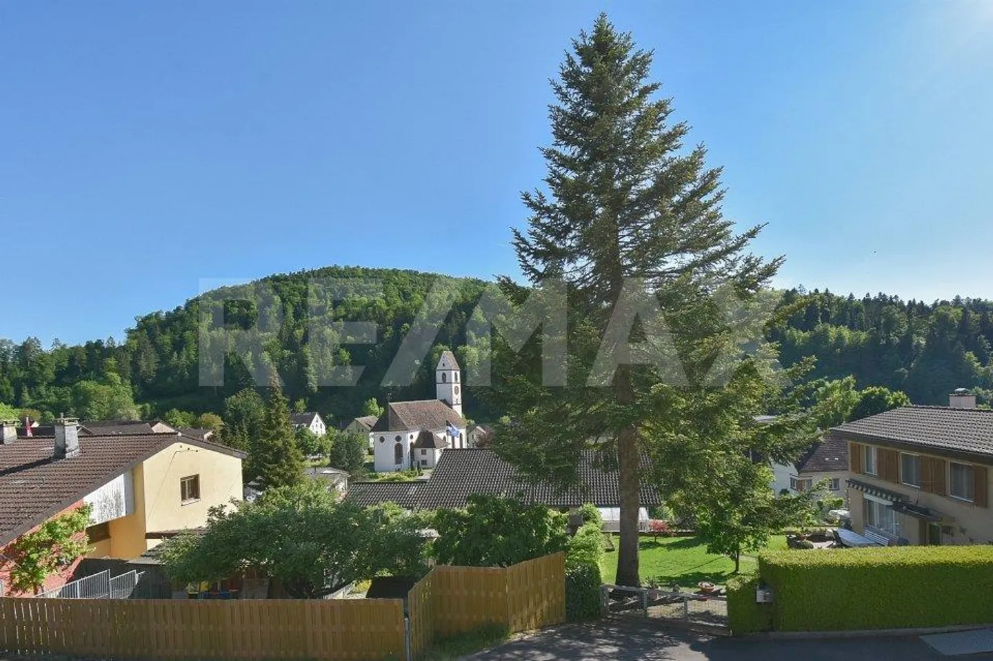 First occupancy: Terrace house with high-quality expansion in a sunny and quiet location with a view - Photo 2 of 12