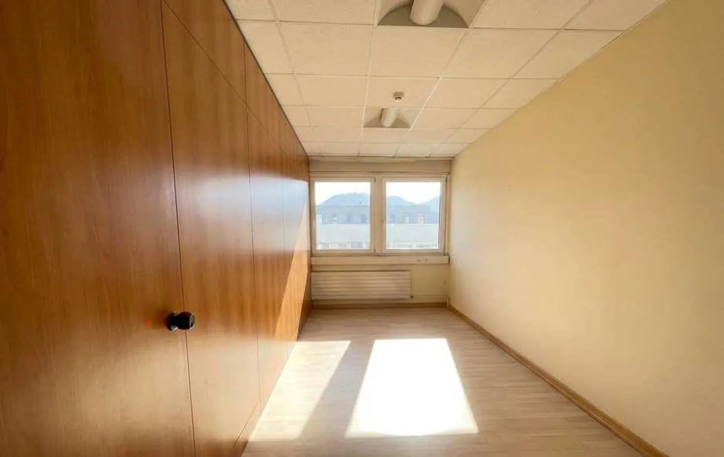 Bureau ou espace commercial à louer - Manno - Photo 2 sur 8