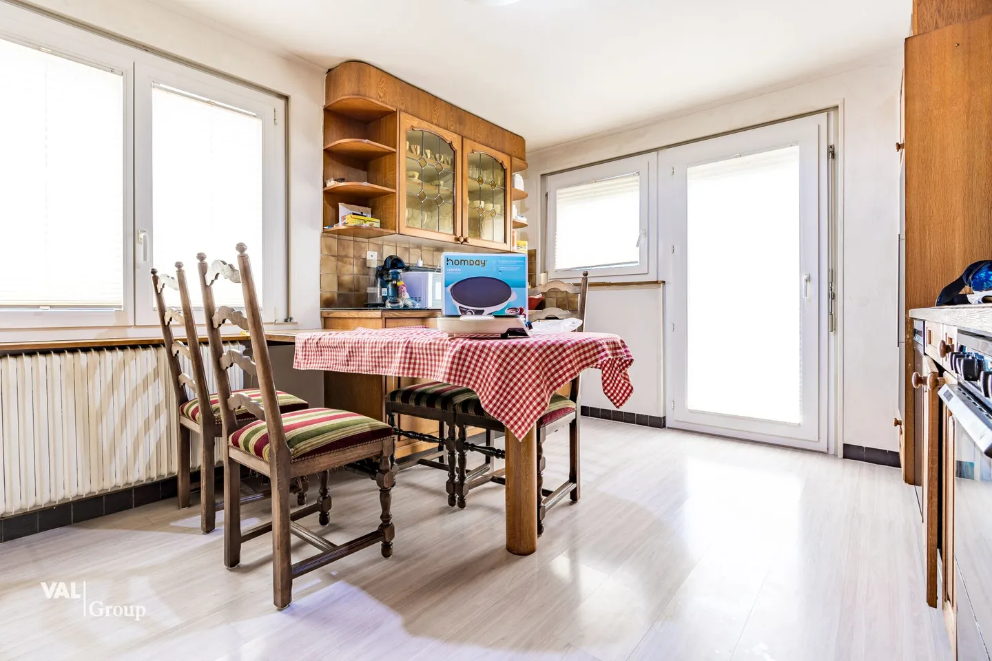 Miracle d'espace avec charme ? Duplex de 6,5 pièces au cœur de Salgesch - Photo 2 sur 10
