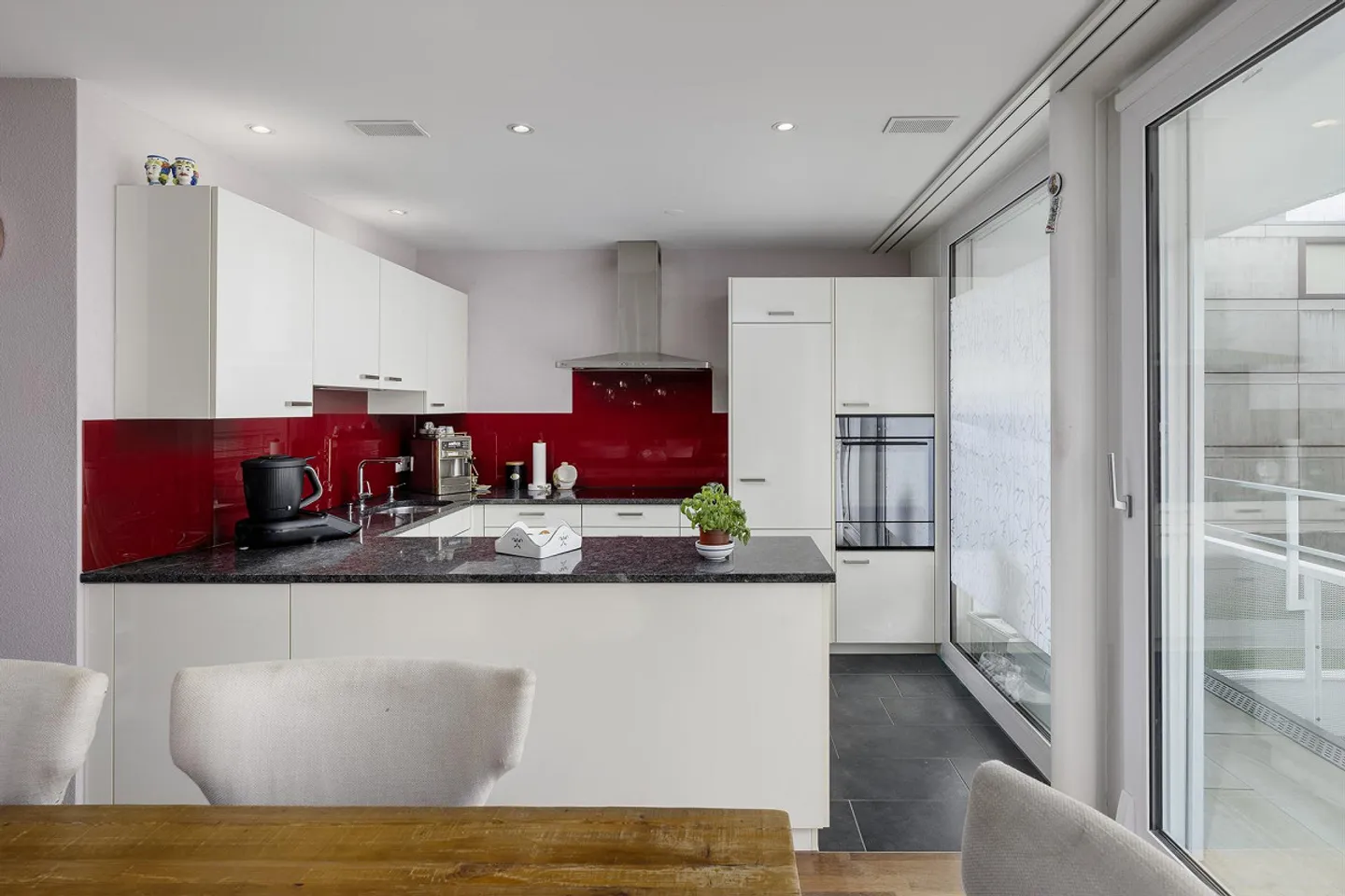 Confort de vie avec deux balcons - Photo 3 sur 8
