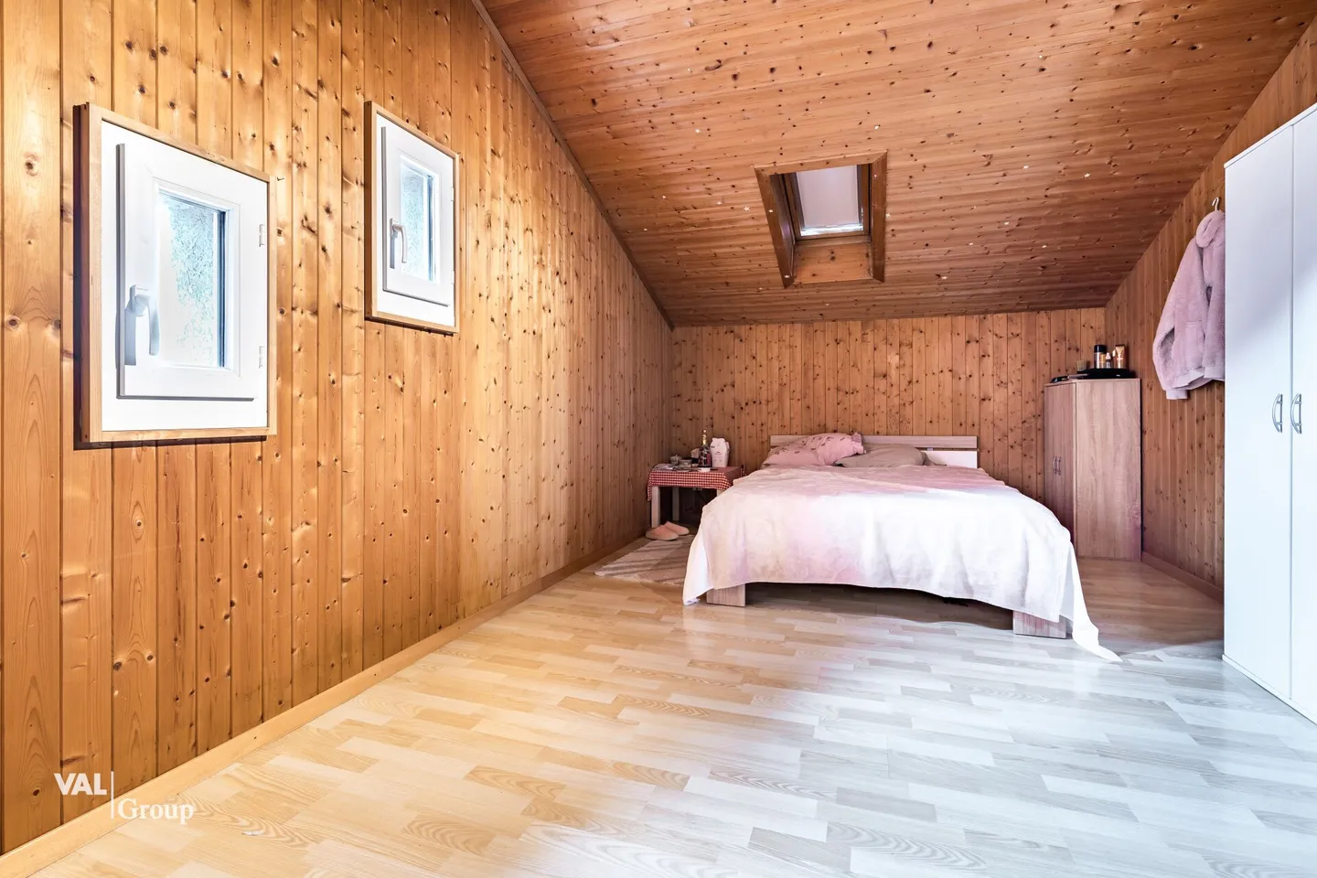 Miracle d'espace avec charme ? Duplex de 6,5 pièces au cœur de Salgesch - Photo 7 sur 10