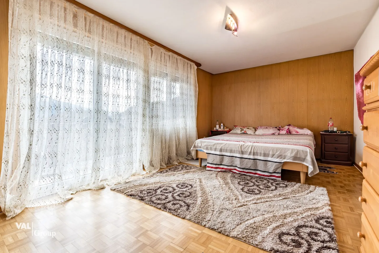 Miracle d'espace avec charme ? Duplex de 6,5 pièces au cœur de Salgesch - Photo 3 sur 10