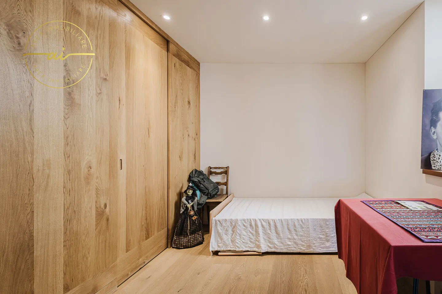 Prestigious building with three independent residential units in the heart of Vico Morcote - Photo 7 of 13