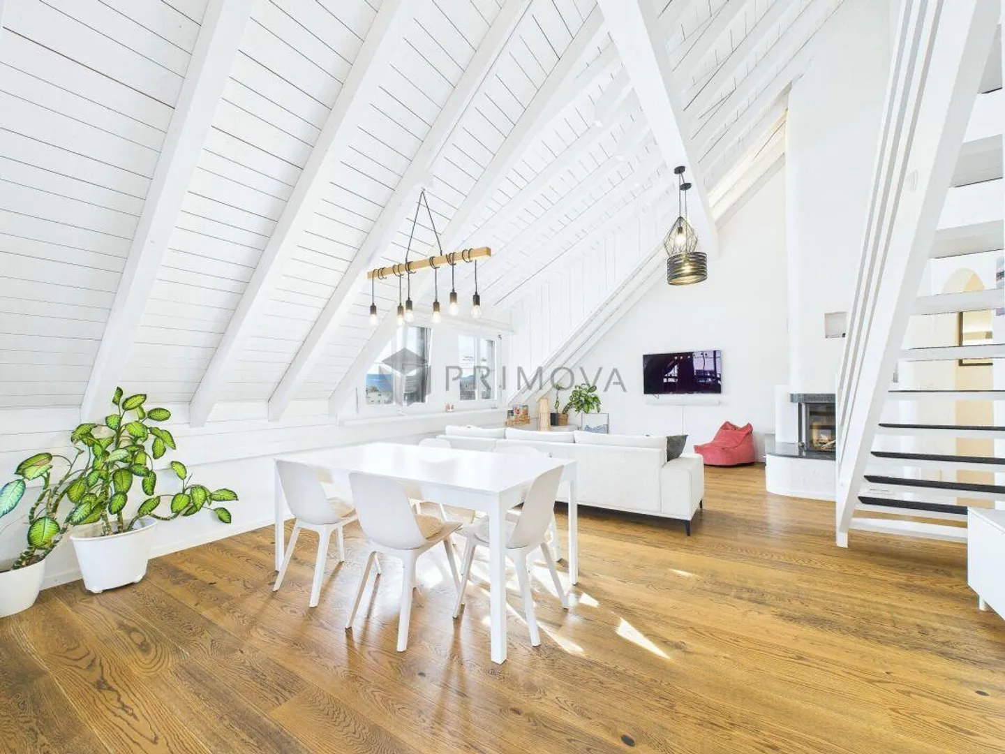 Aussergewöhnliche Maisonette mit dem gewissen Etwas - jetzt zu haben. - Foto 4 von 13