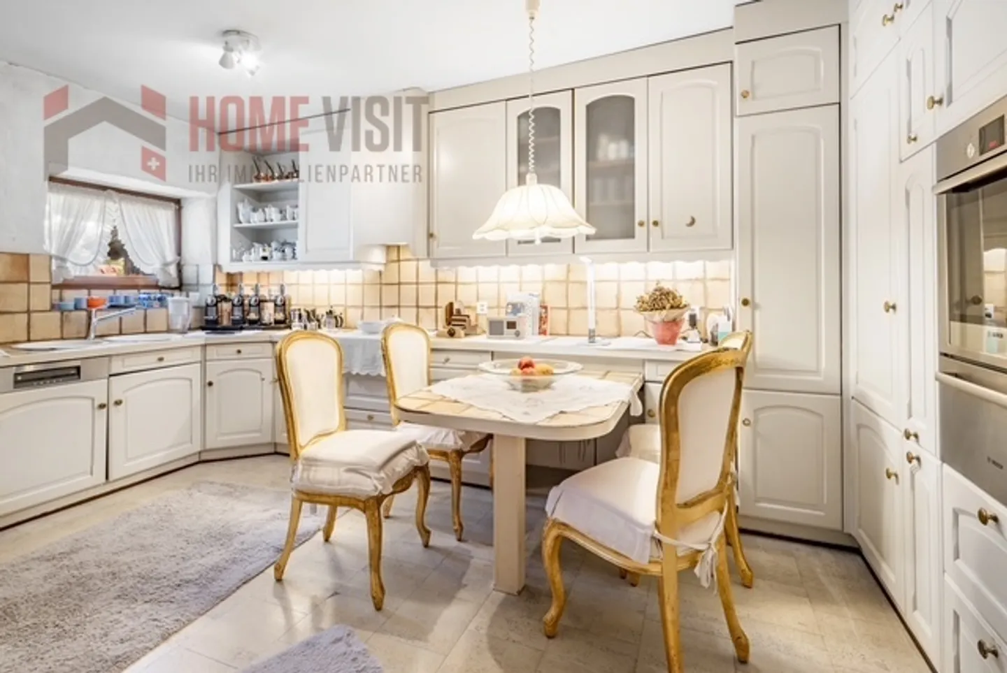 Charming Townhouse with Office Space - Photo 4 of 14