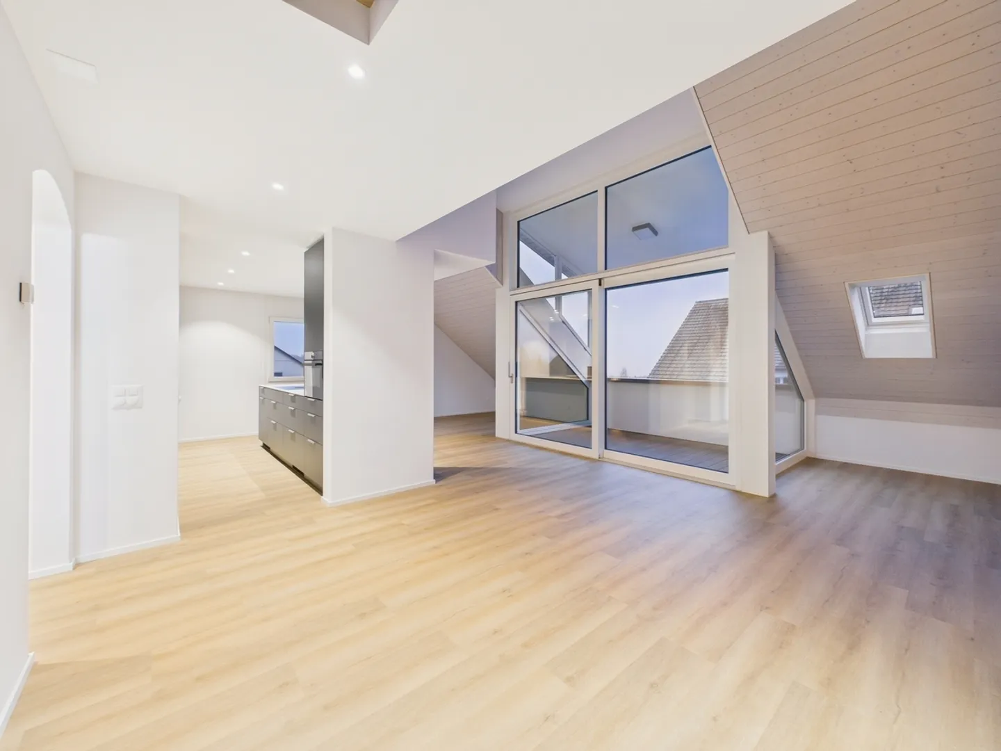 Appartement en duplex moderne de 5,5 pièces, 180m² - Photo 1 sur 13