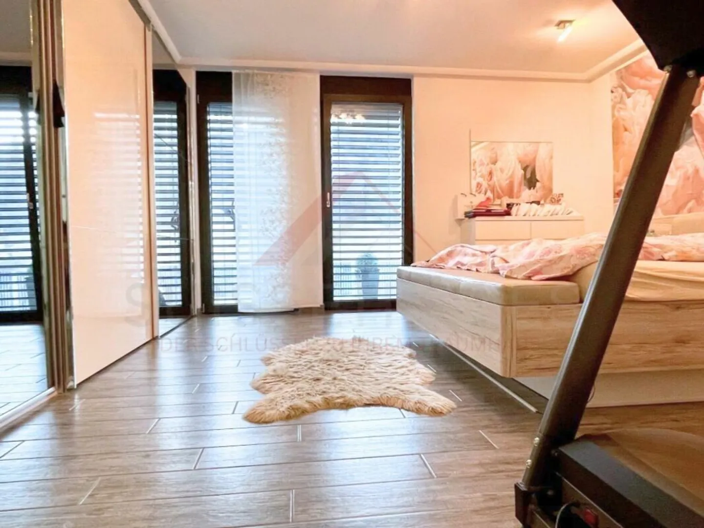 Attraktive Investitionschance in Agarn - Ladenlokal, 5.5-Zimmer-Wohnung und grosszügiges Grundstück mit 1'097 m² - Foto 6 von 14