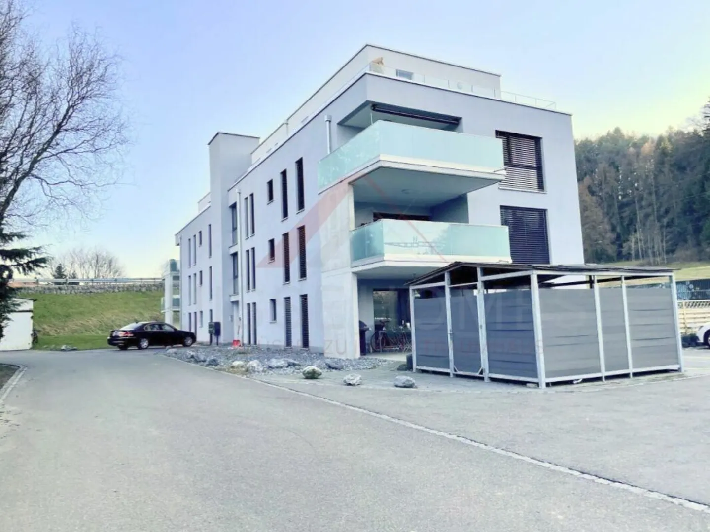 Attraktive Investitionschance in Agarn - Ladenlokal, 5.5-Zimmer-Wohnung und grosszügiges Grundstück mit 1'097 m² - Foto 11 von 14