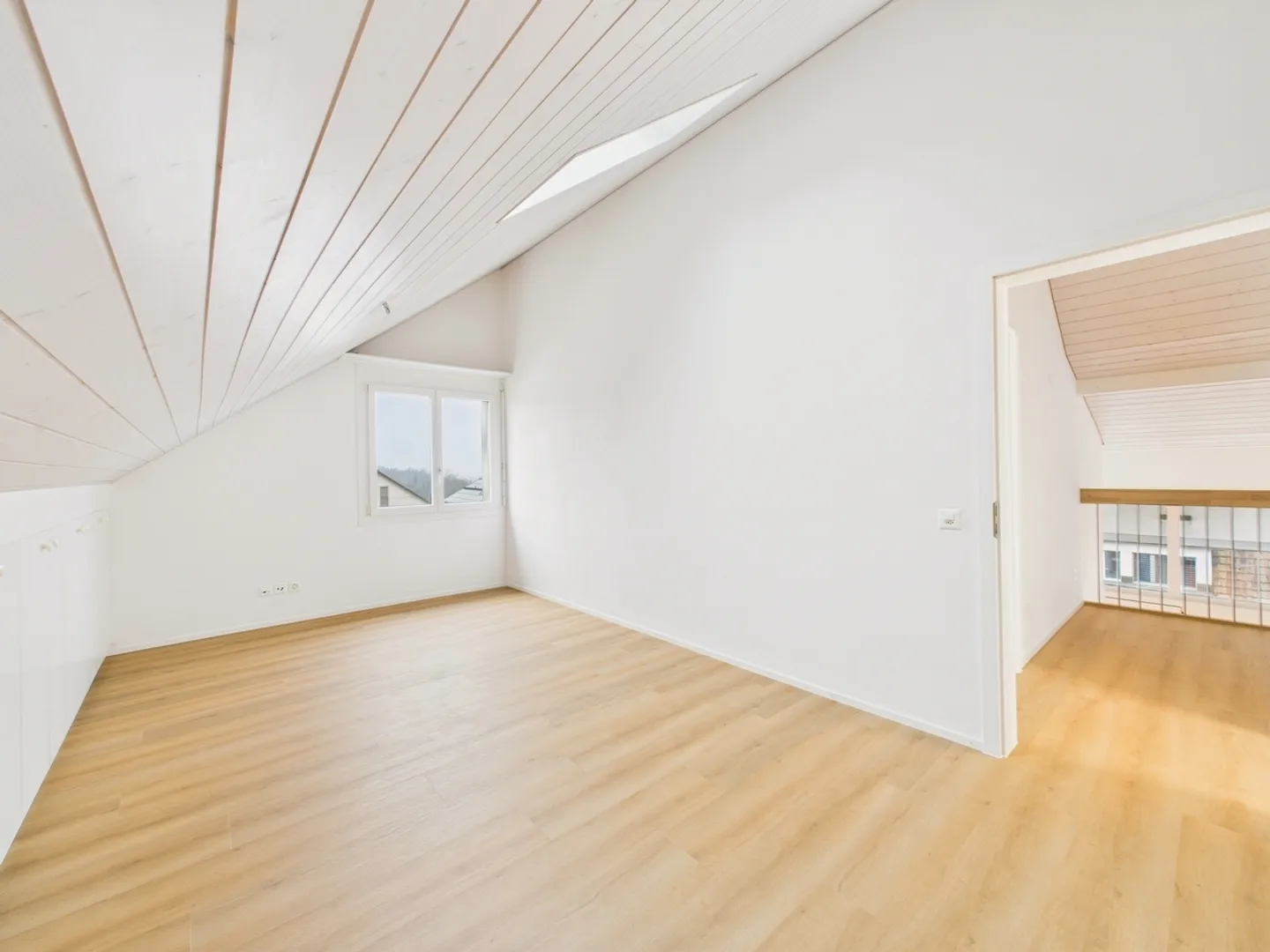 Appartement en duplex moderne de 5,5 pièces, 180m² - Photo 7 sur 13