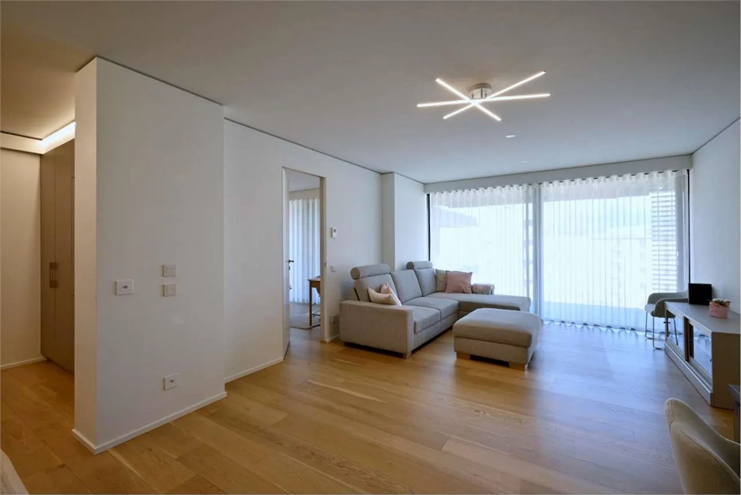 Appartamento moderno con grande terrazza - Foto 3 di 13