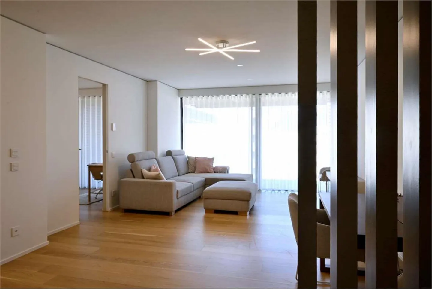 Appartamento moderno con grande terrazza - Foto 4 di 13