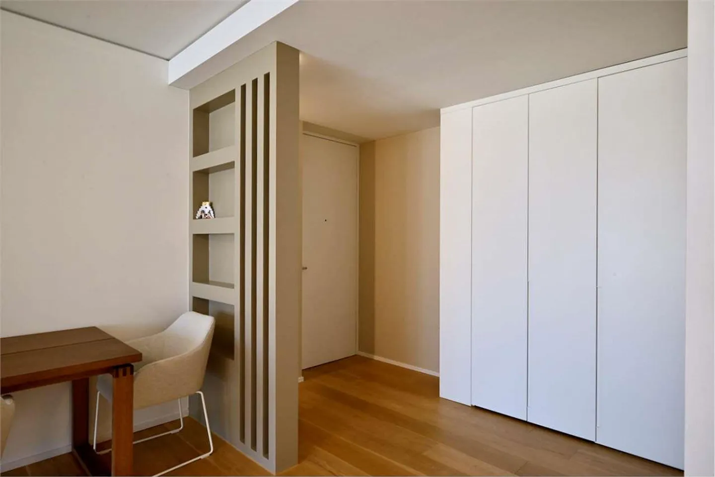Appartamento moderno con grande terrazza - Foto 5 di 13