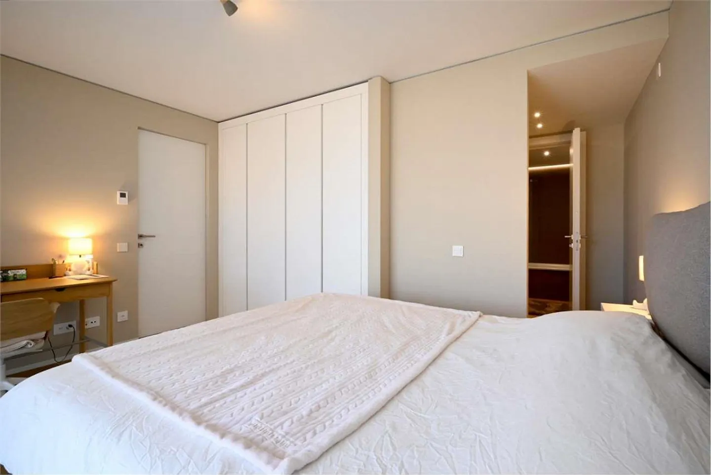 Appartamento moderno con grande terrazza - Foto 9 di 13