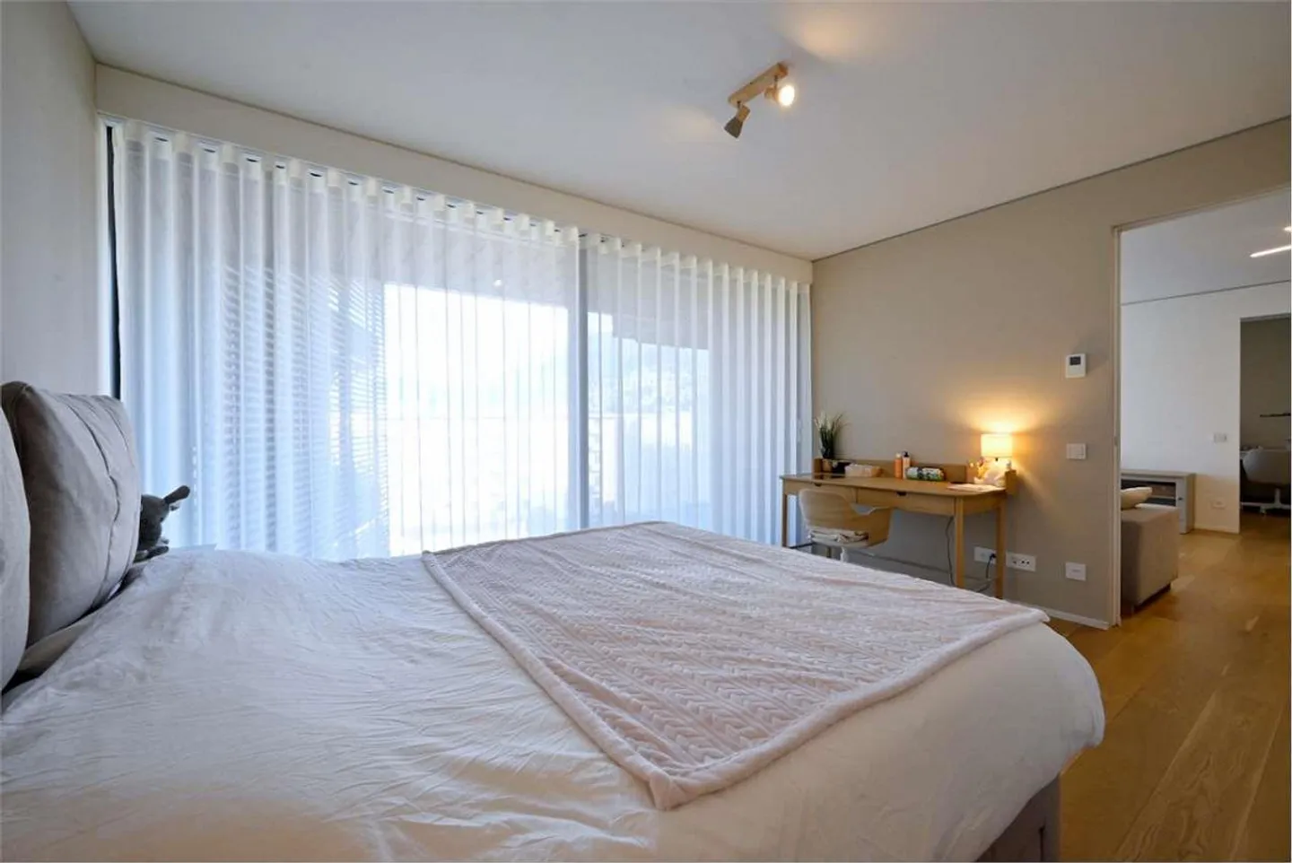 Appartamento moderno con grande terrazza - Foto 10 di 13