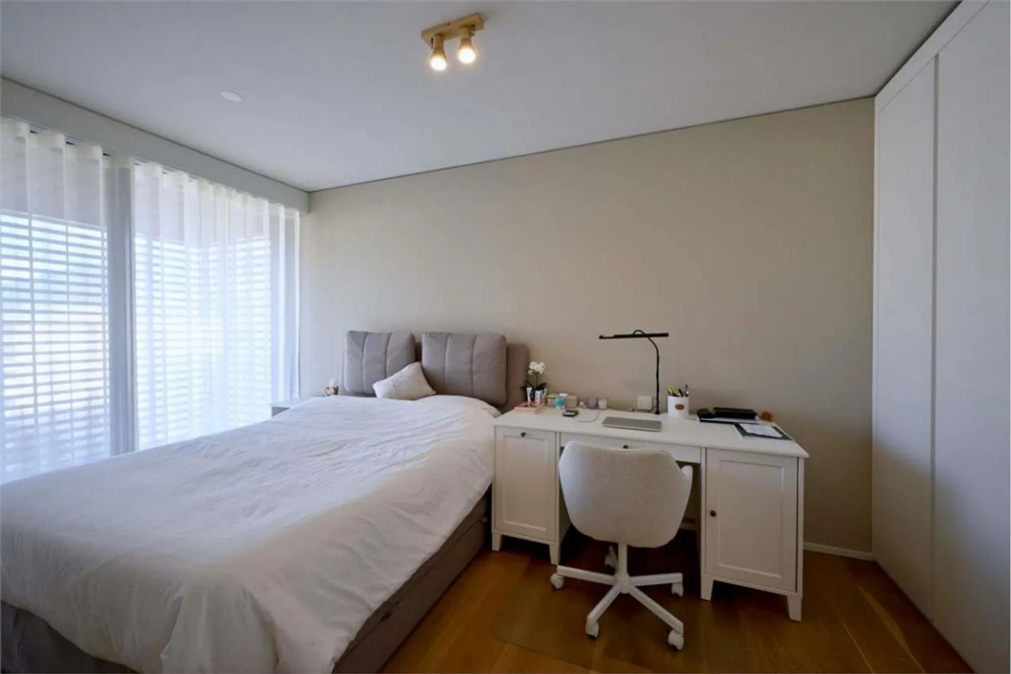 Appartamento moderno con grande terrazza - Foto 12 di 13