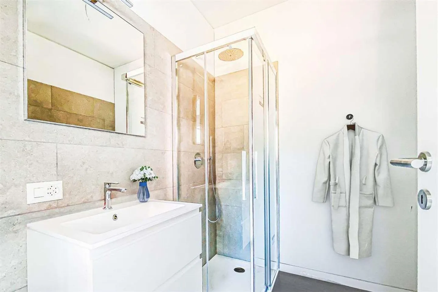 Beautiful 2.5-room apartment on the top floor with a view - Photo 4 of 9