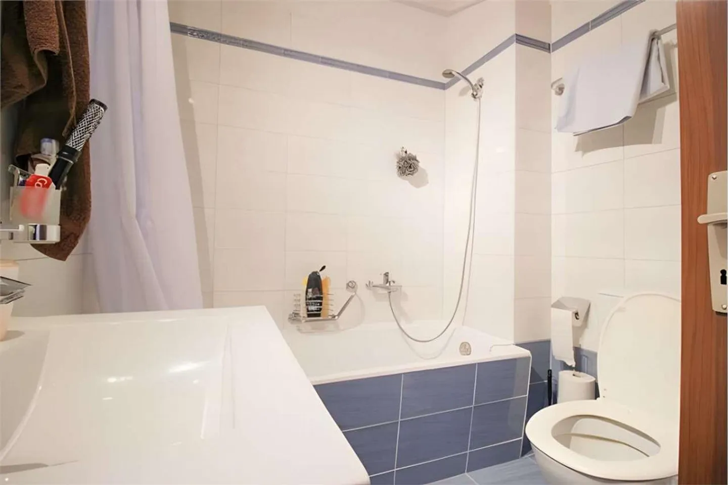 Beautiful 2.5-room apartment on the top floor with a view - Photo 5 of 9