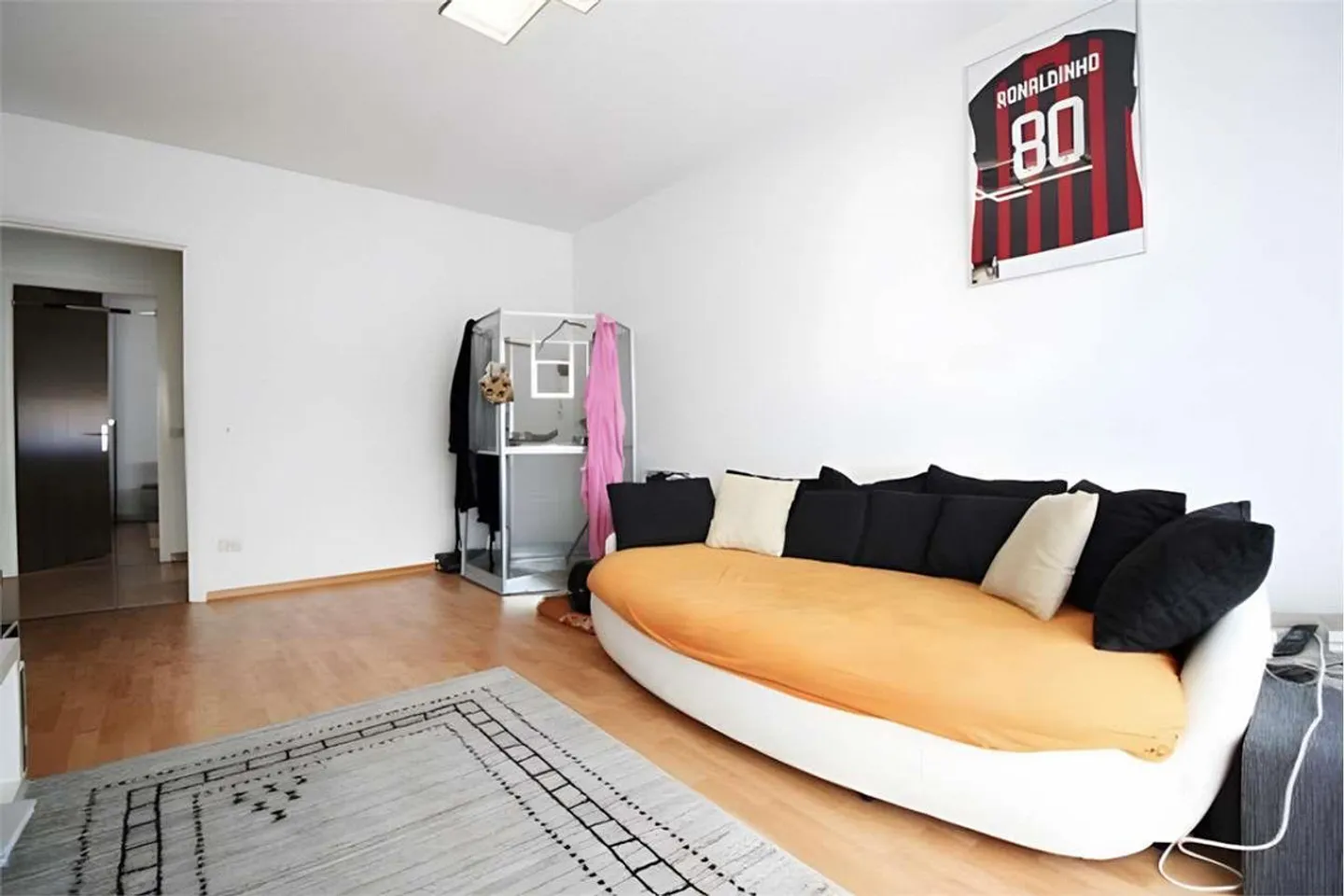 Beautiful 2.5-room apartment on the top floor with a view - Photo 8 of 9