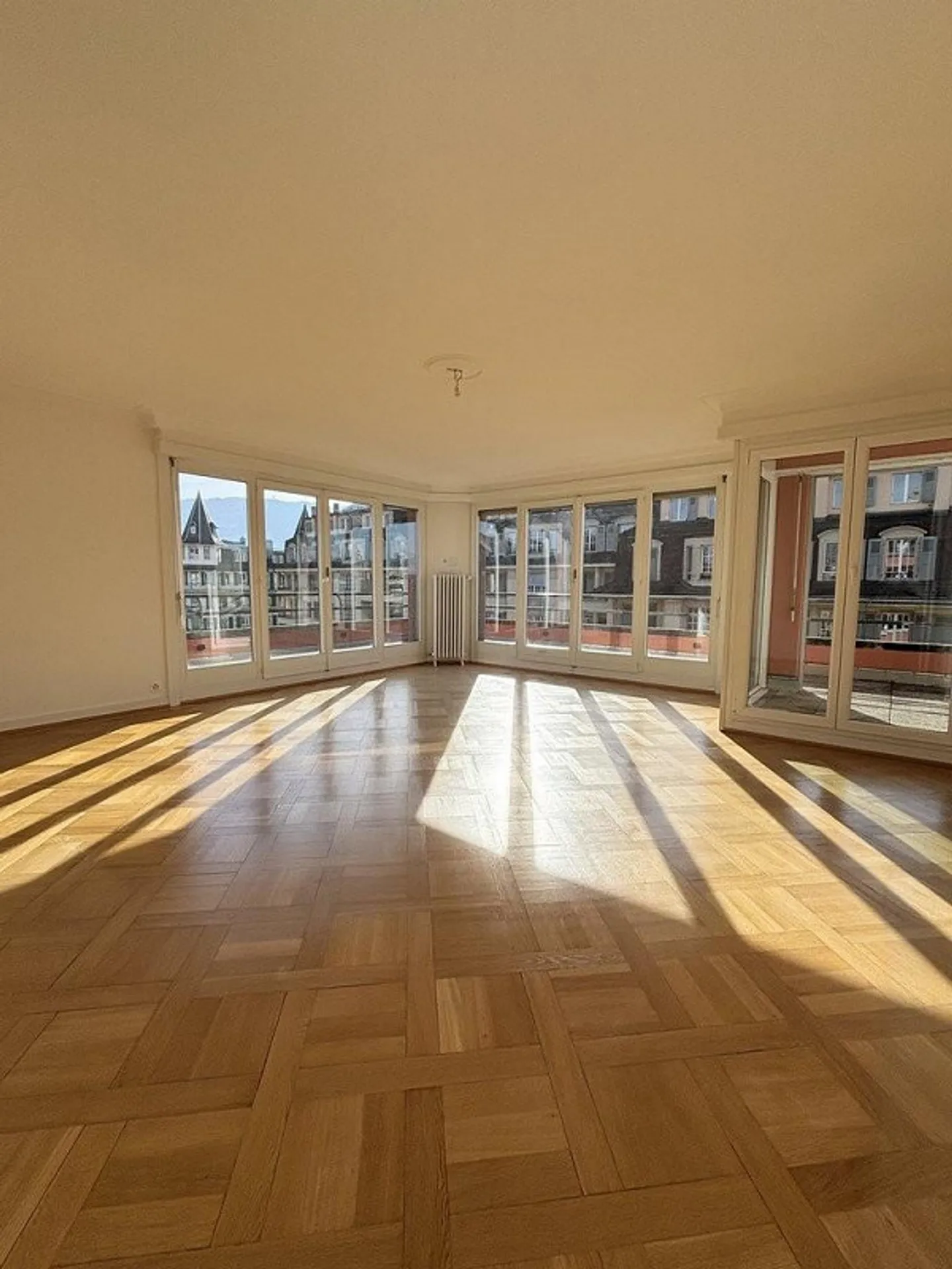 Prestigious accommodation in the Champel district - Photo 3 of 8