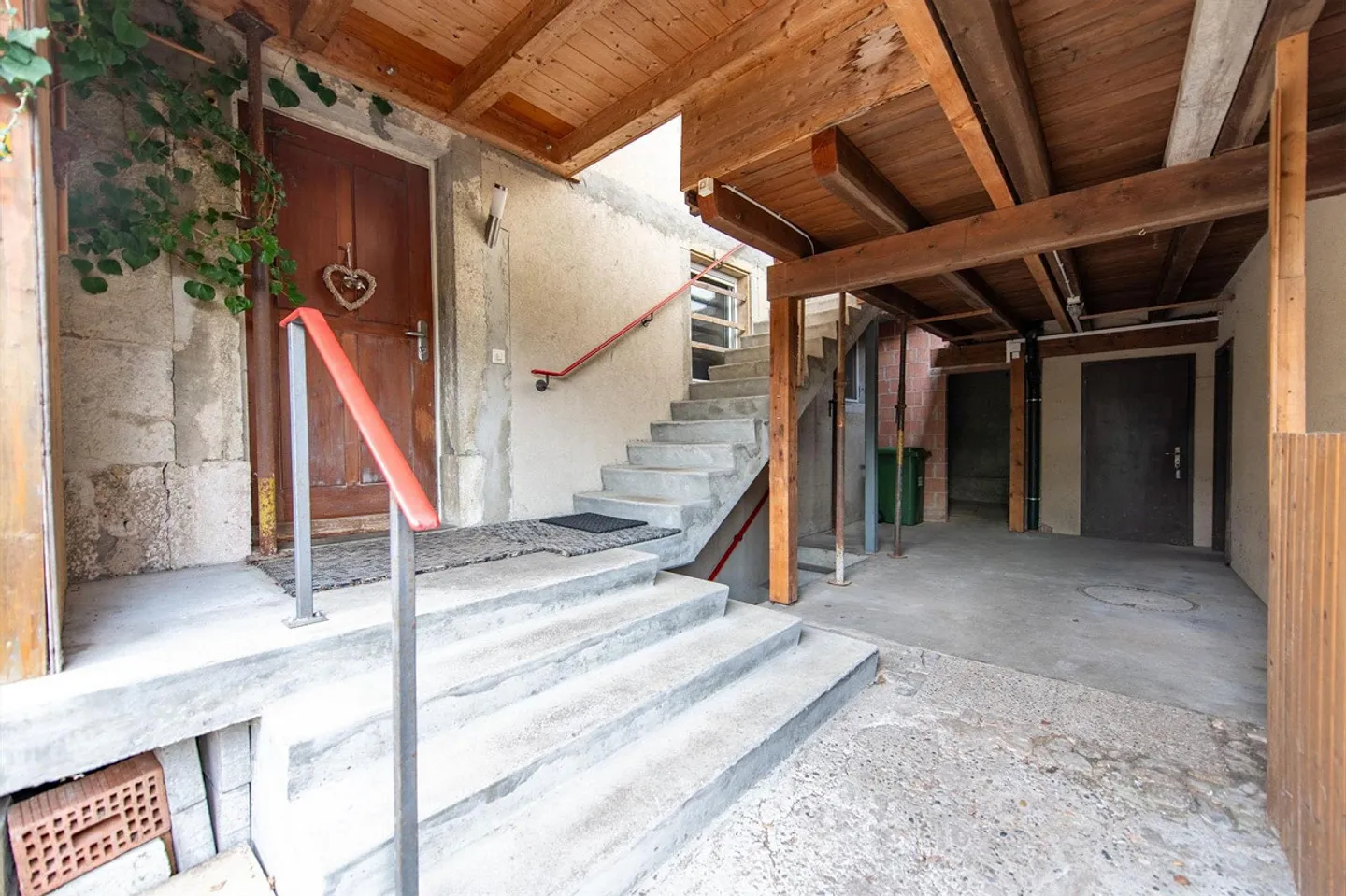 Una casa con potenziale - proprietà adiacente disponibile - Foto 2 di 13