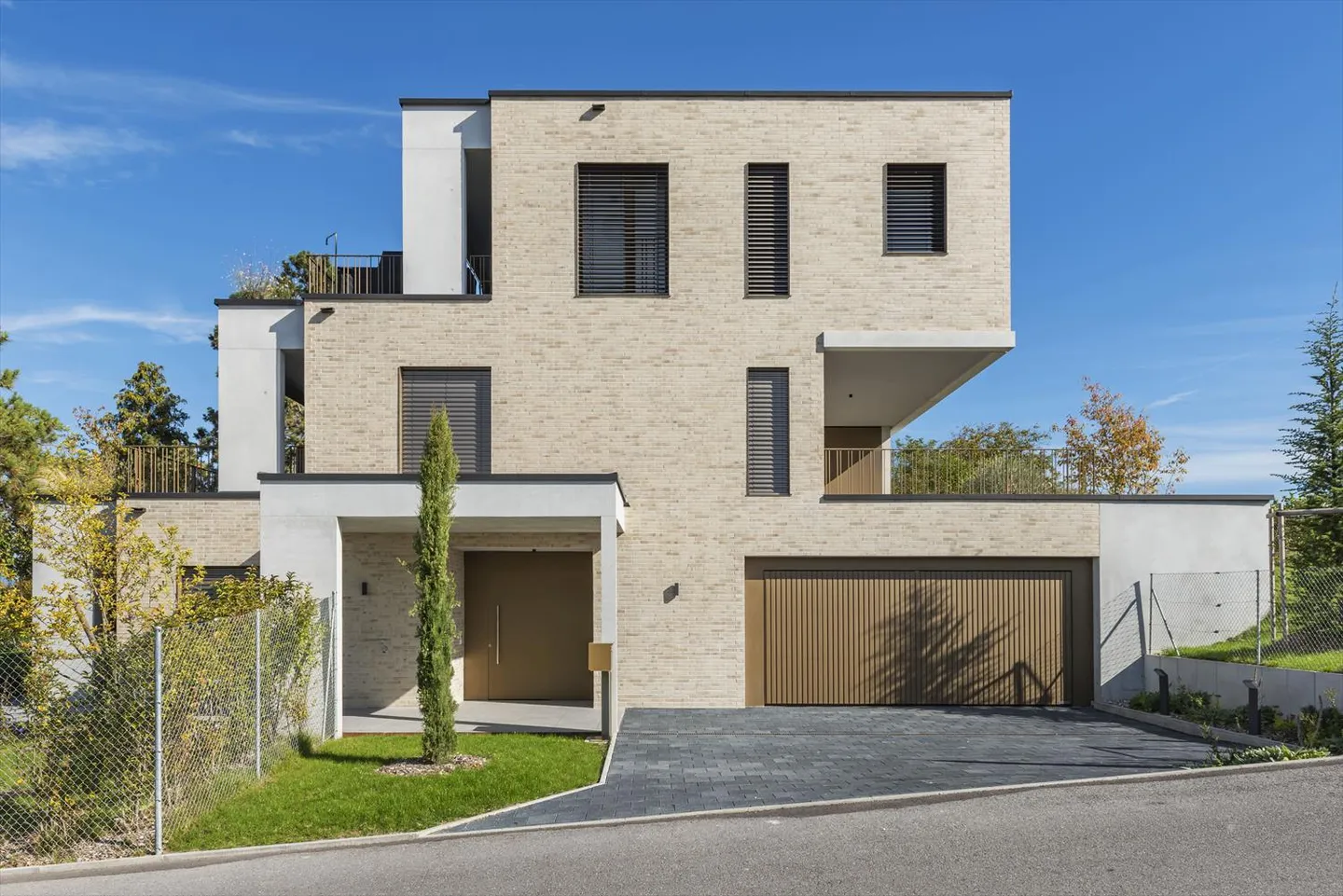 Anières – New Architect-Designed Duplex in the Heart of the Vineyards with Garden & Magnificent Terraces - Photo 2 of 27