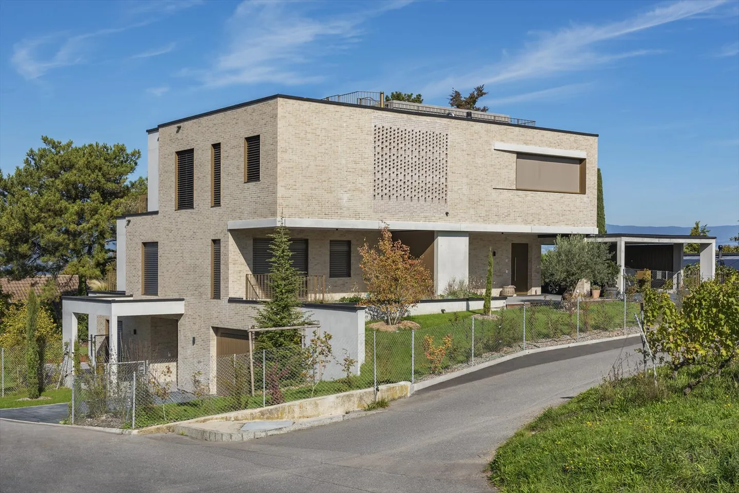 Anières – New Architect-Designed Duplex in the Heart of the Vineyards with Garden & Magnificent Terraces - Photo 3 of 27