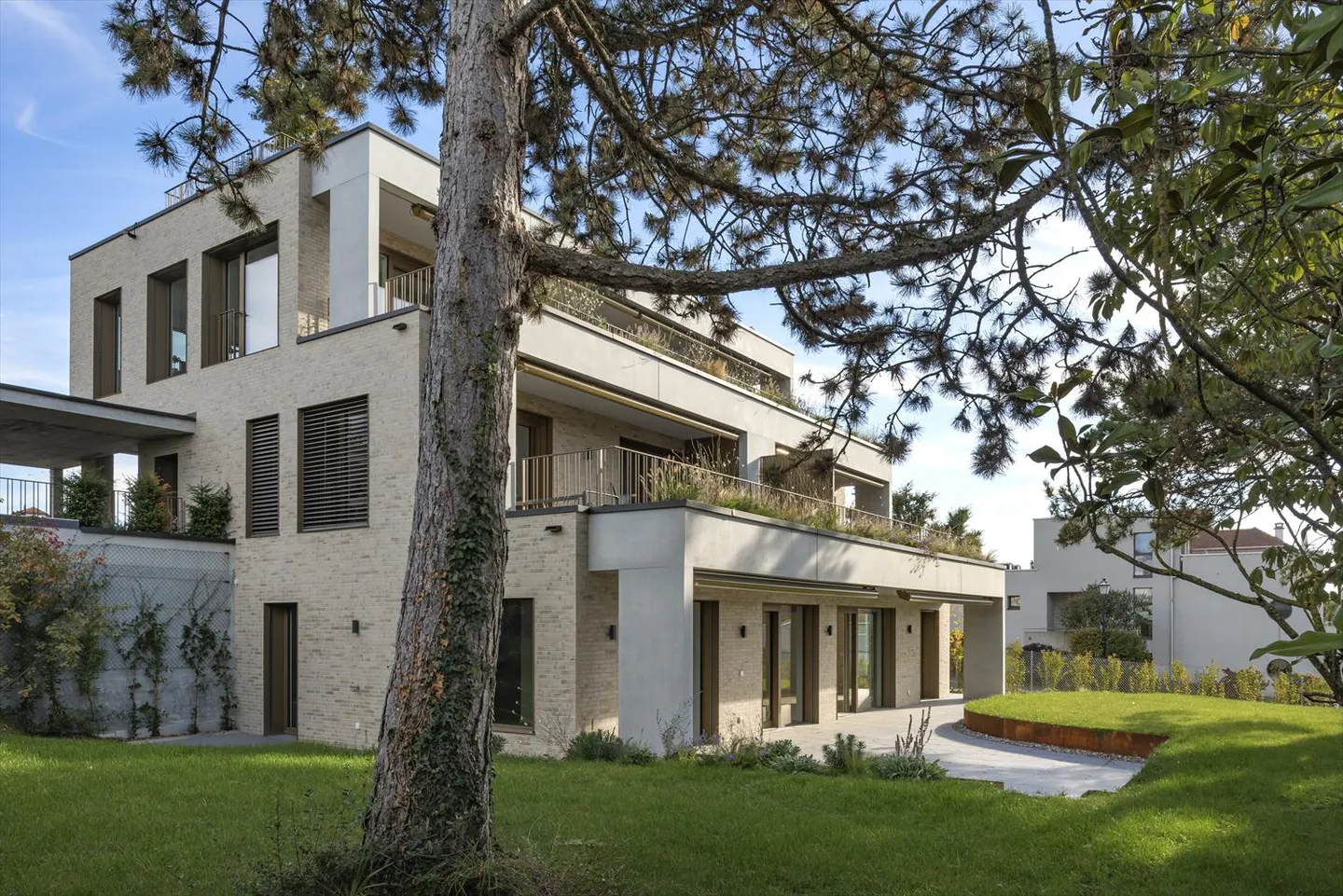 Anières – New Architect-Designed Duplex in the Heart of the Vineyards with Garden & Magnificent Terraces - Photo 4 of 27
