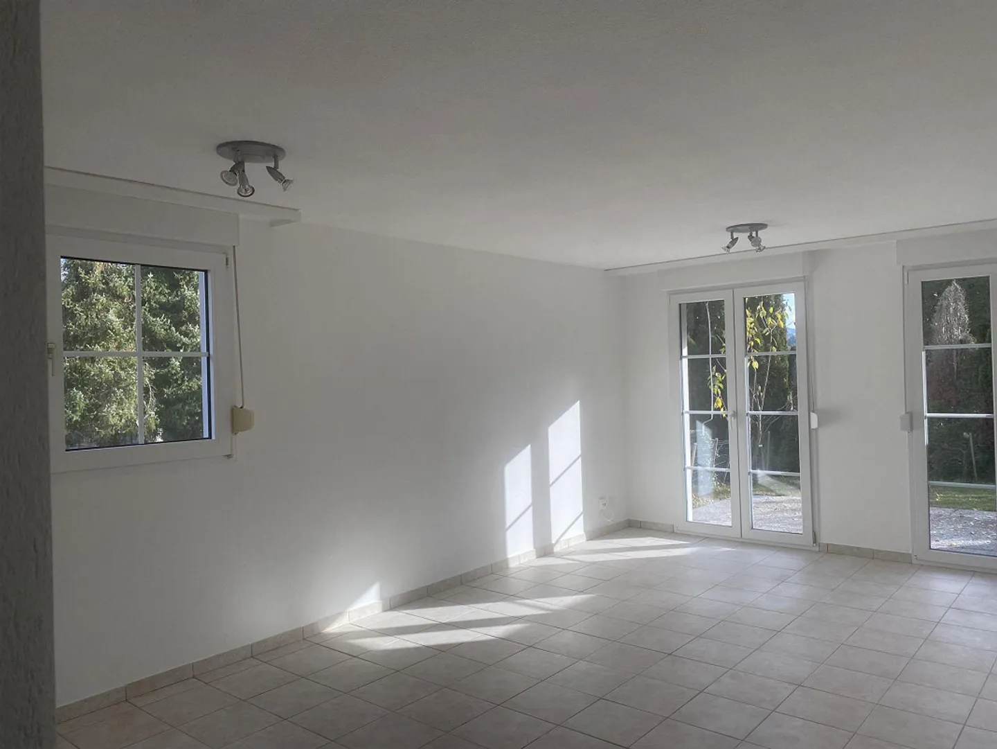 Appartement lumineux et ensoleillé de 2,5 pièces au rez-de-chaussée avec jardin privé à partir du 1er juillet - Photo 6 sur 13
