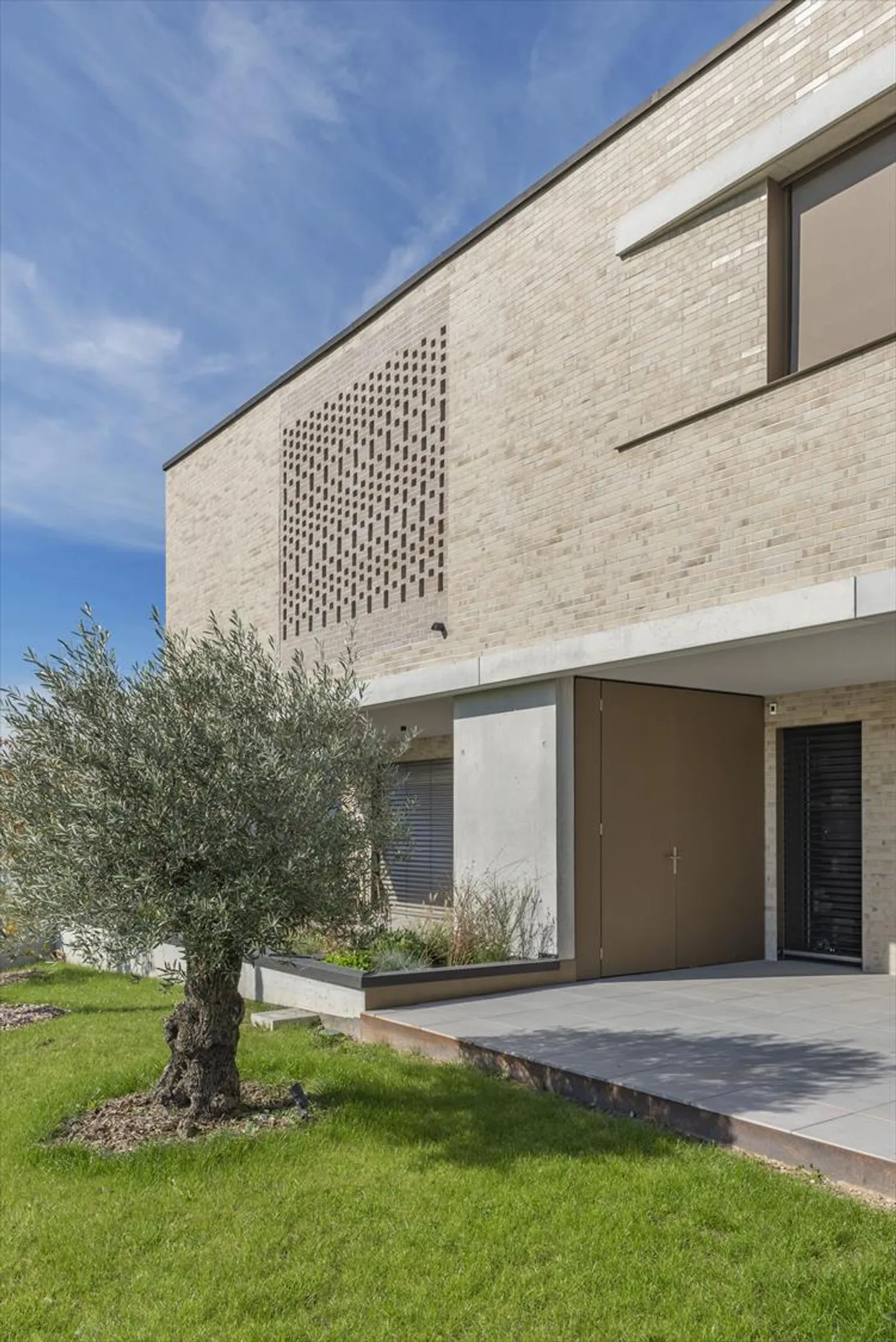 Anières – New Architect-Designed Duplex in the Heart of the Vineyards with Garden & Magnificent Terraces - Photo 22 of 27