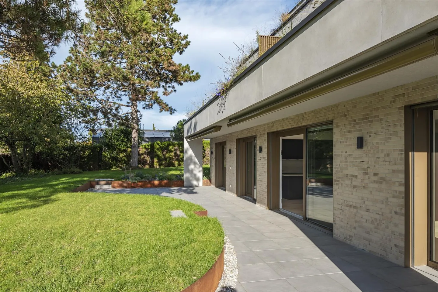 Anières – New Architect-Designed Duplex in the Heart of the Vineyards with Garden & Magnificent Terraces - Photo 5 of 27